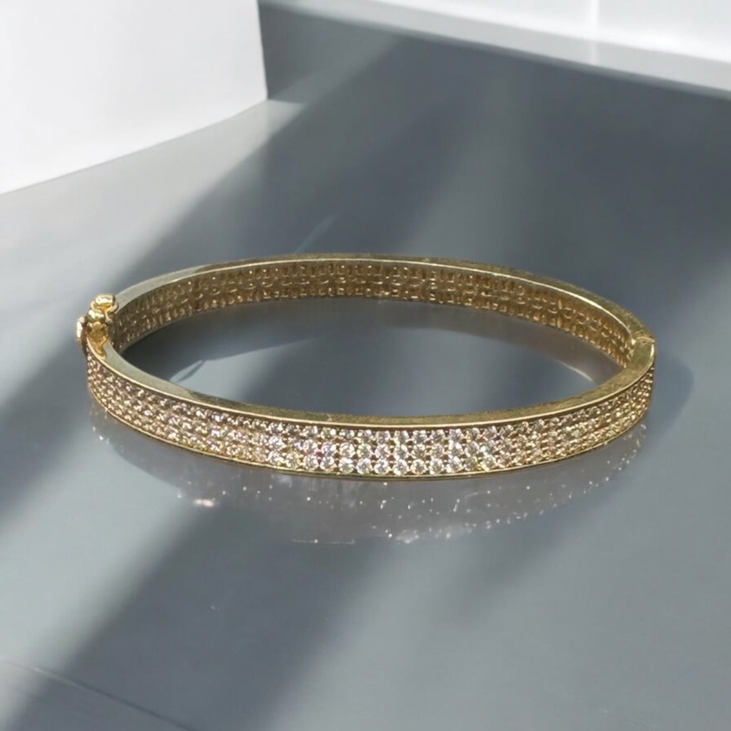 Elegant Bracelet w| CZ Stones.