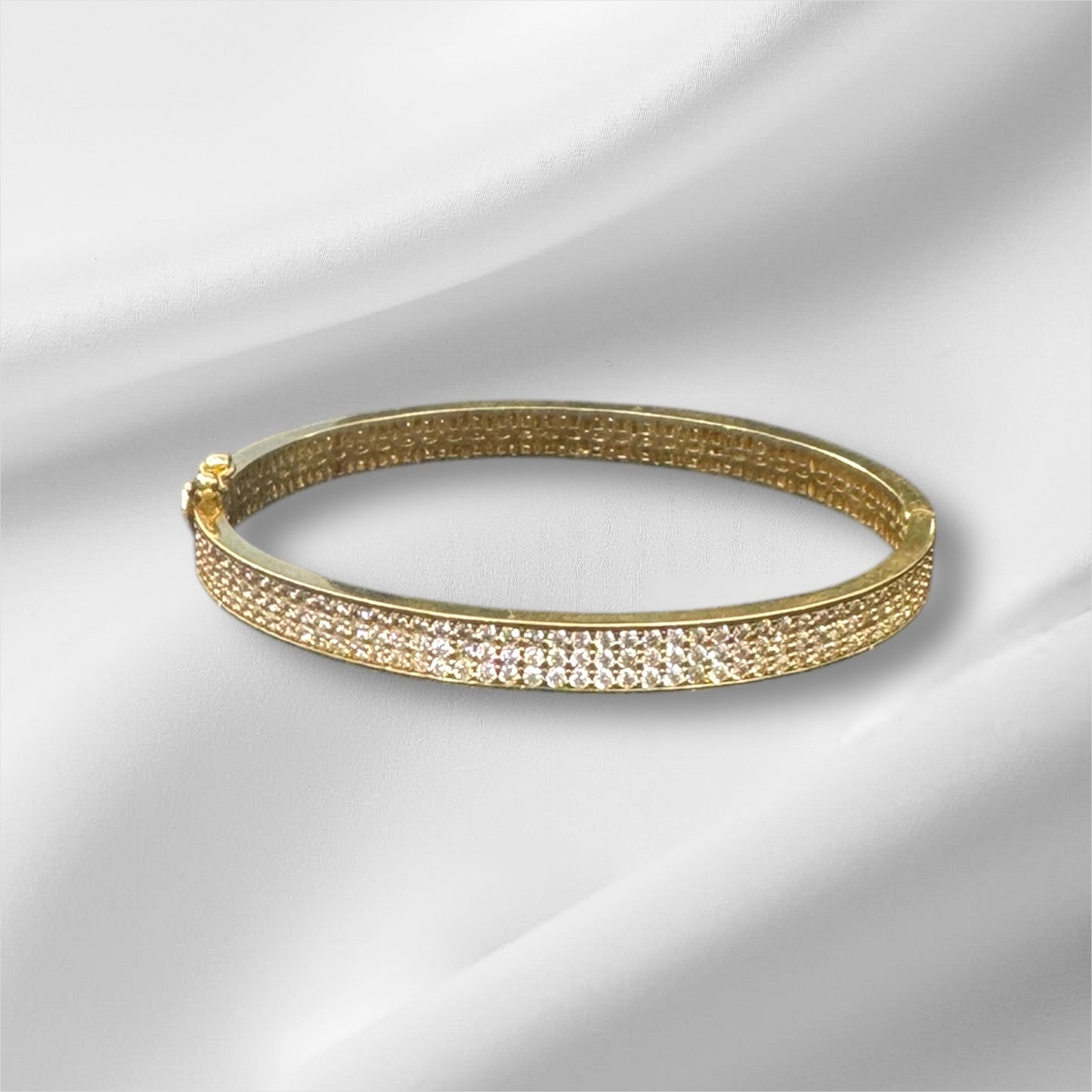 Elegant Bracelet w| CZ Stones.