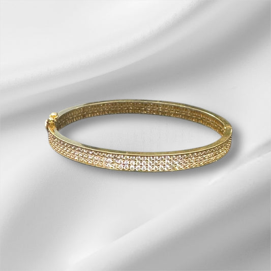 Elegant Bracelet w| CZ Stones.