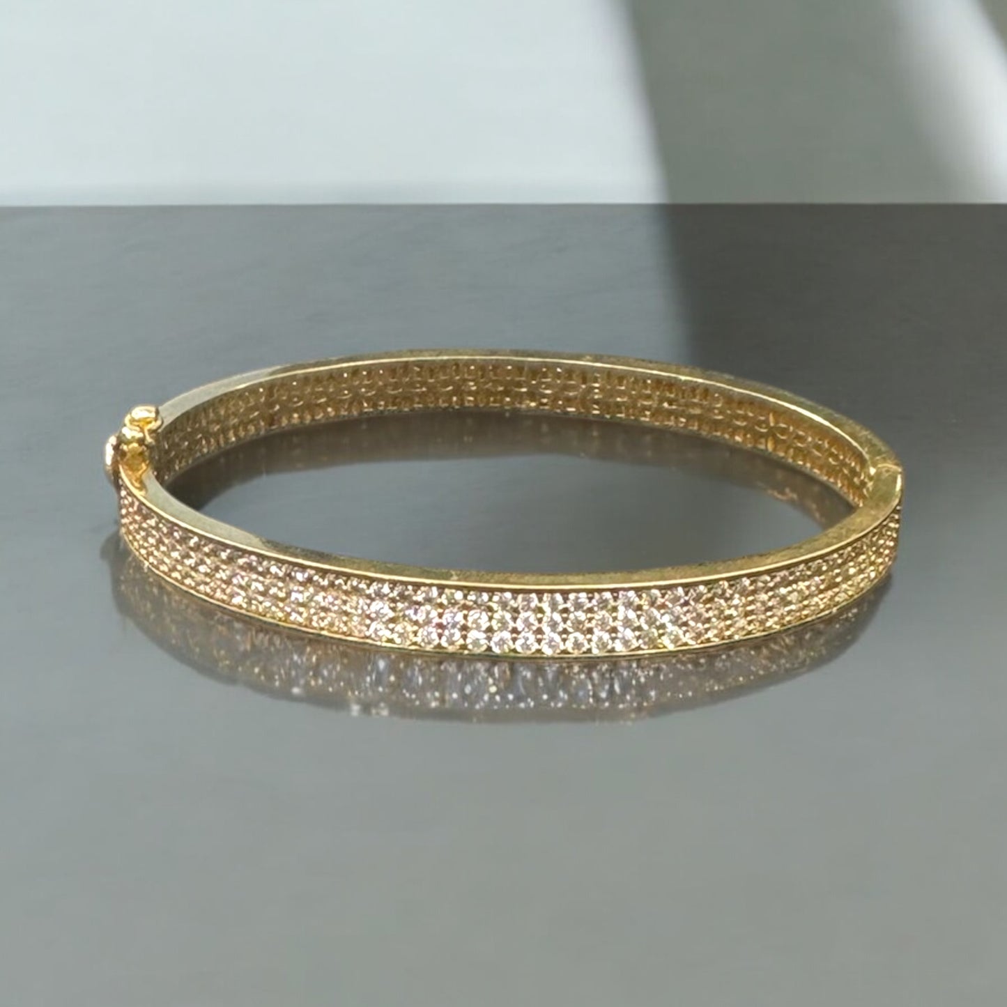 Elegant Bracelet w| CZ Stones.