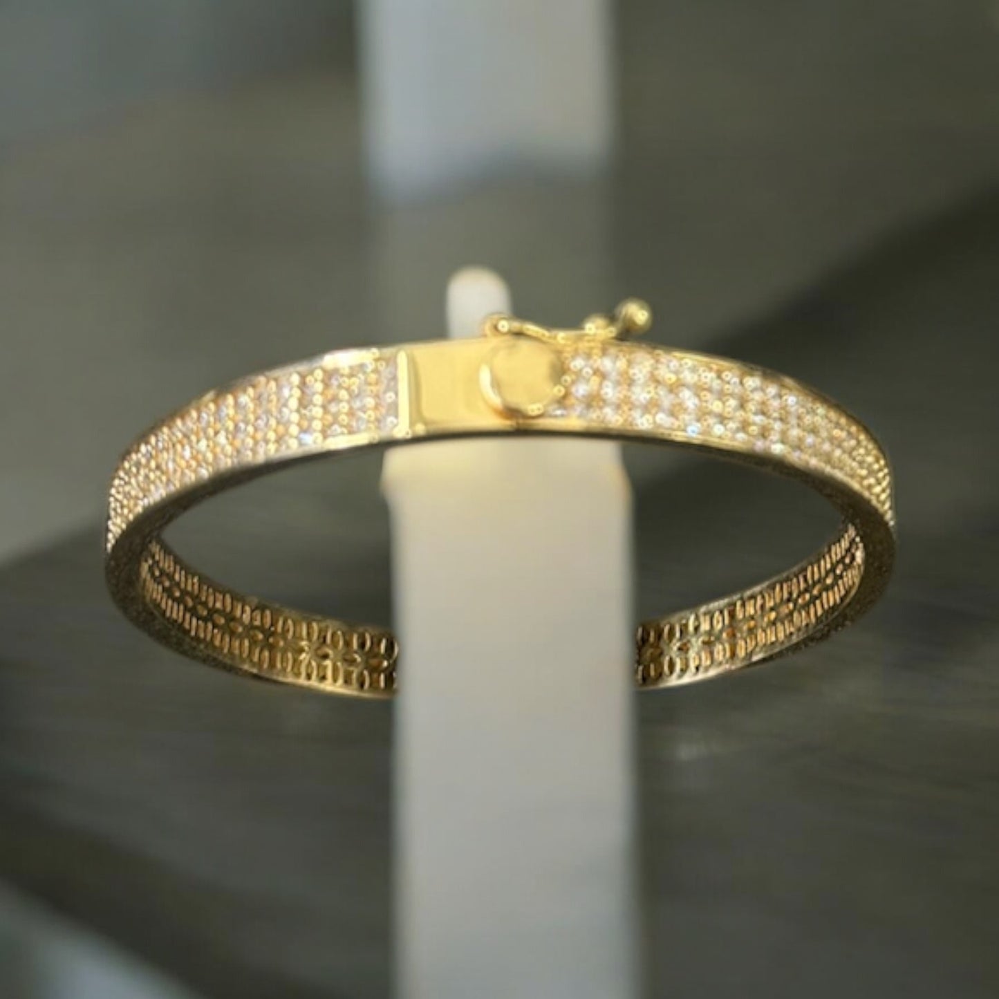 Elegant Bracelet w| CZ Stones.