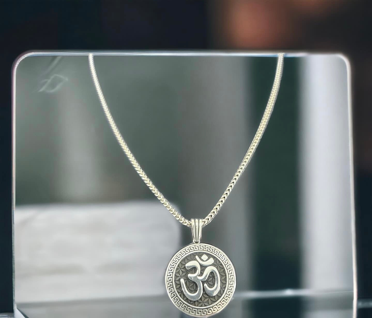 OM SILVER NECKLACE WITH PENDAT