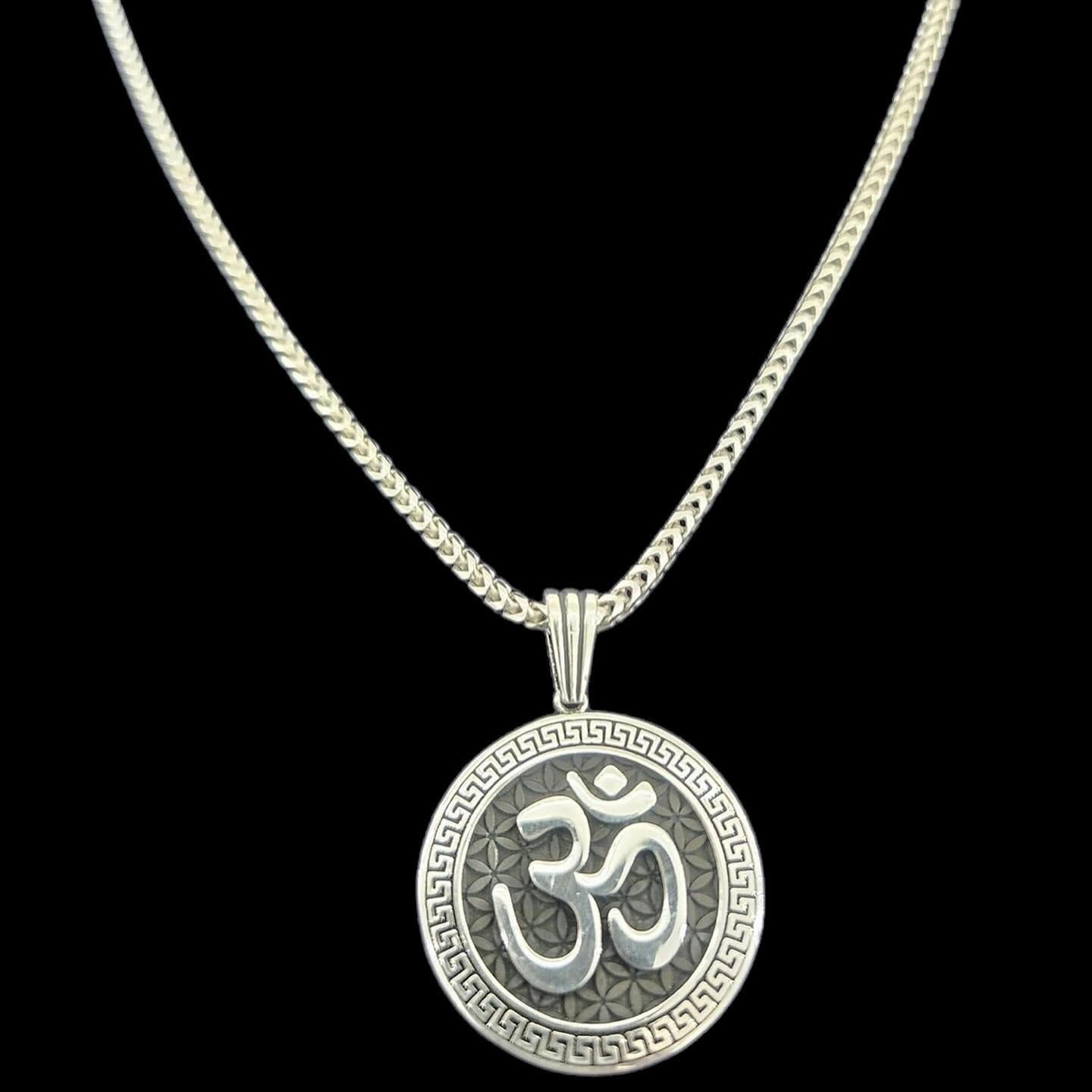 OM SILVER NECKLACE WITH PENDAT